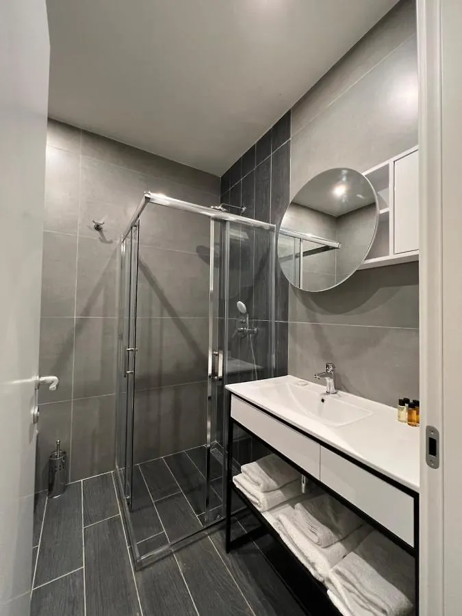 Split Rooftop Suites Durrës