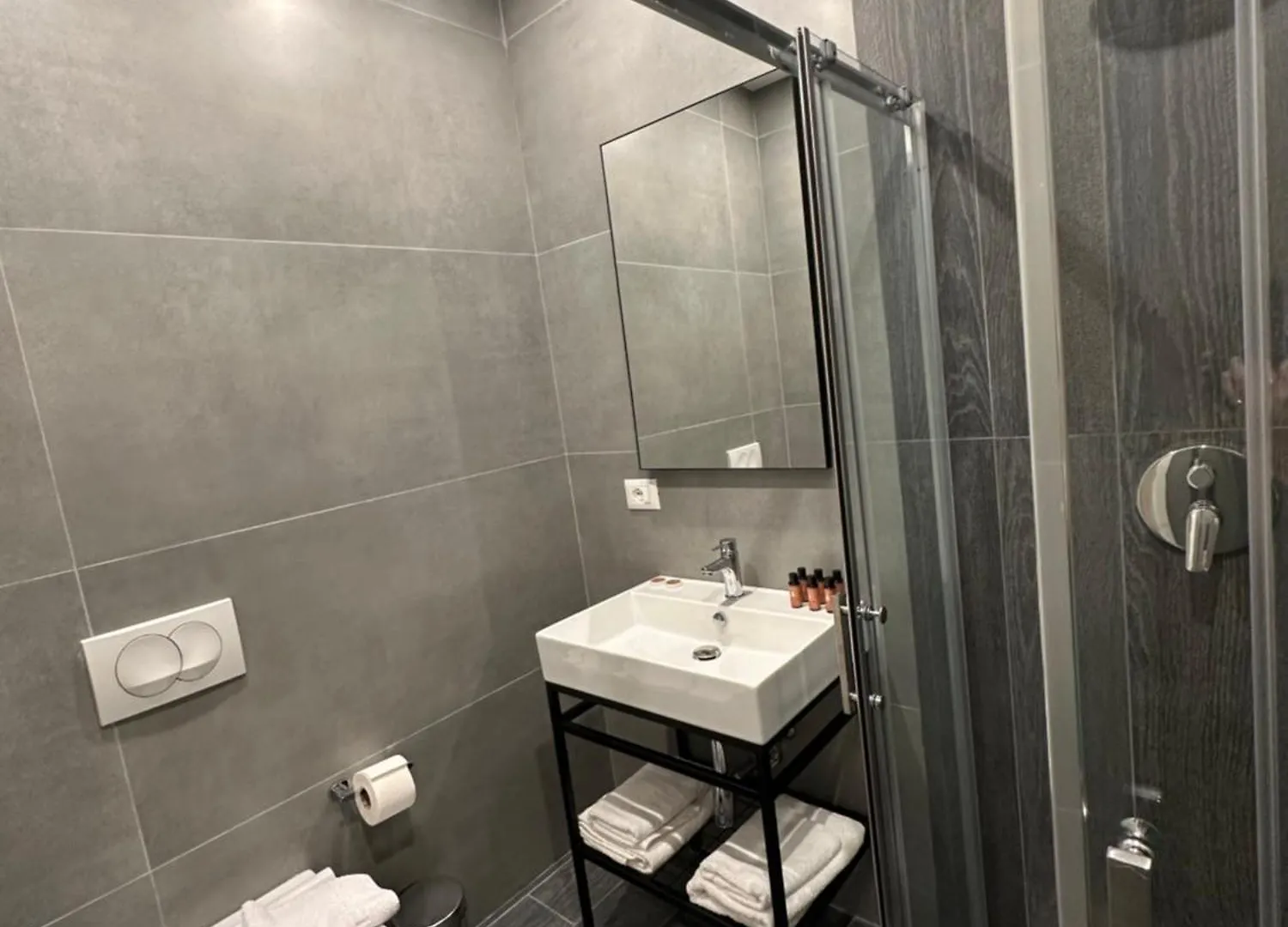 Split Rooftop Suites Durrës